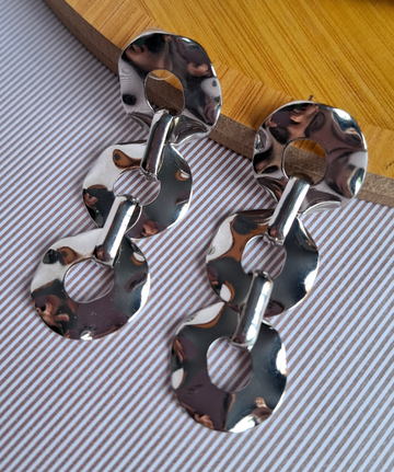 Brinco Círculos Martelados Orgânicos Vazado Folheado a Prata - PRATA