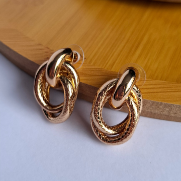Brinco Oval Nó Trabalhado Folheado a Ouro 18K - OURO