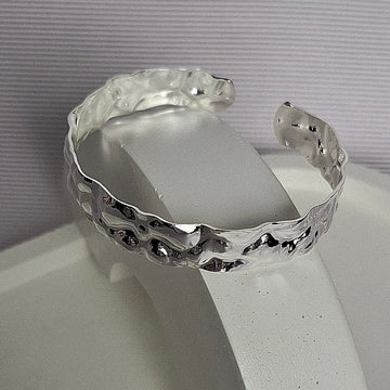 Pulseira Bracelete Amassado Folheado a Prata – PRATA