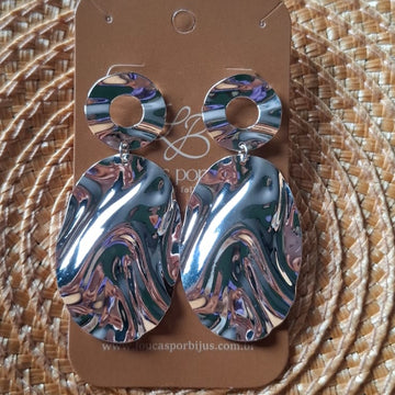 Brinco Oval Martelado com Círculo 50MM Banho Prata - PRATA