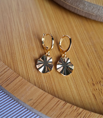 Brinco Argolinha Oval Martelado Folheado a Ouro 18K - OURO
