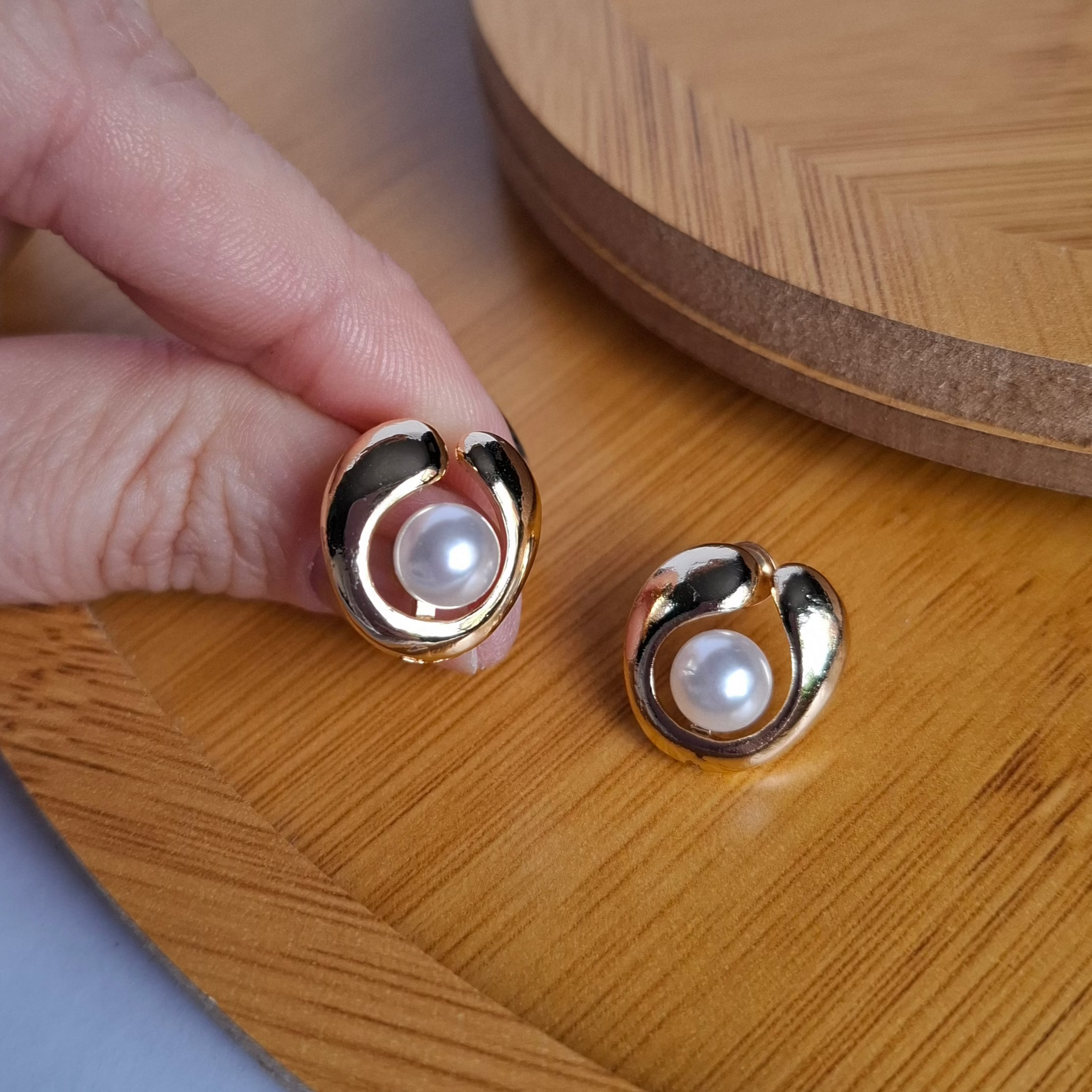 Brinco Pérola Orgânico Folheado a Ouro 18K - OURO