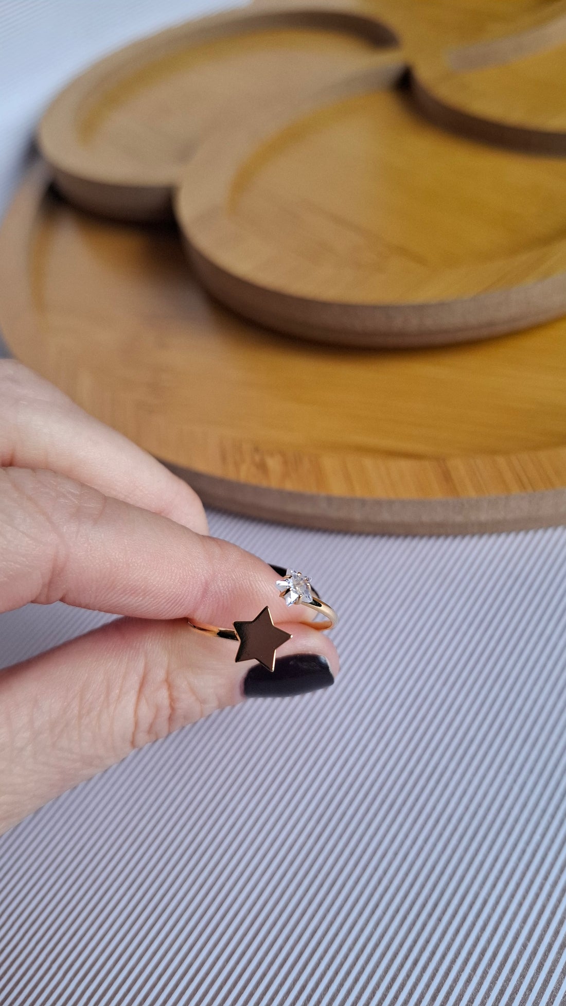 Anel Regulável Estrela com Ponto de Luz Folheado a Ouro 18K - OURO