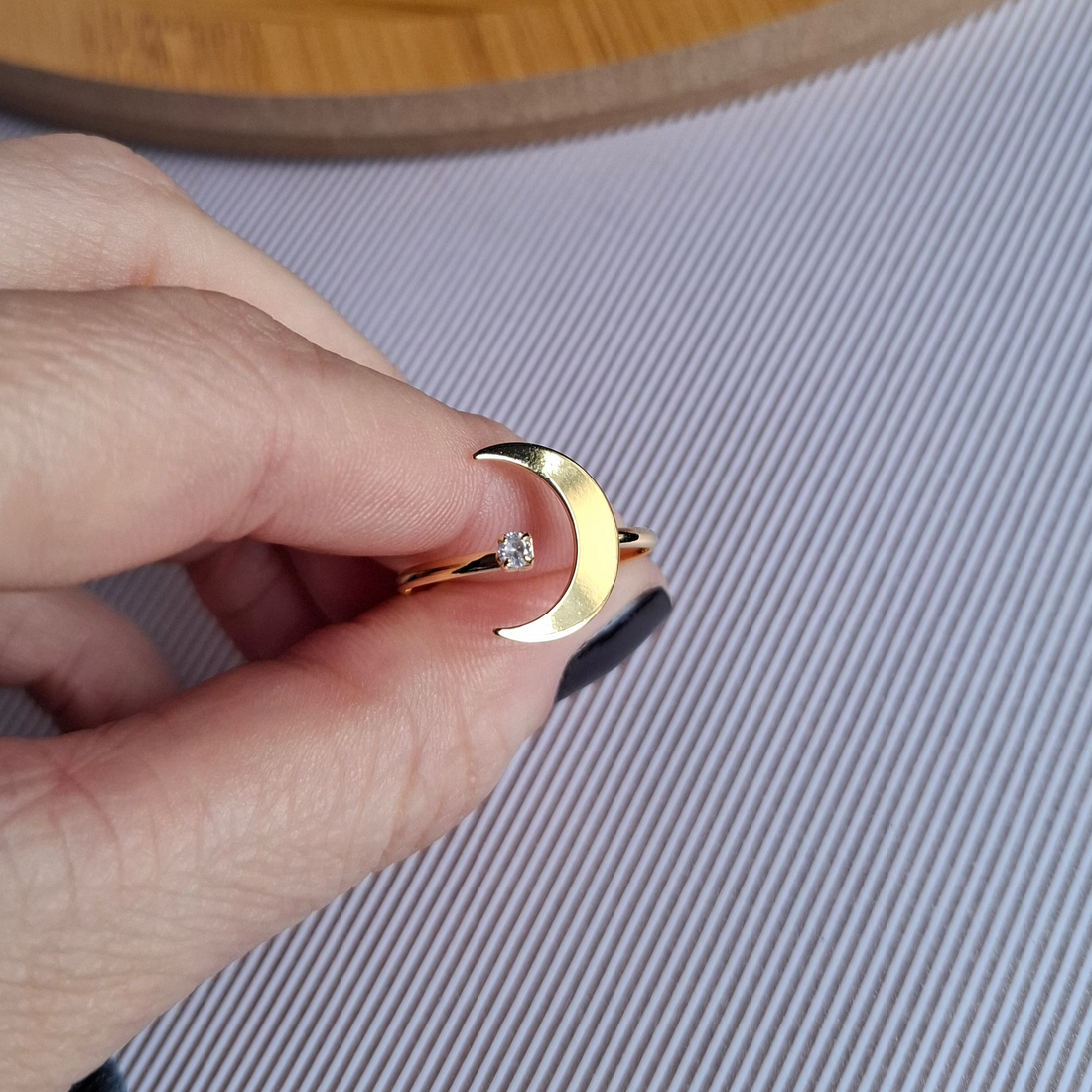 Anel Regulável Lua com Ponto de Luz Folheado a Ouro 18K - OURO