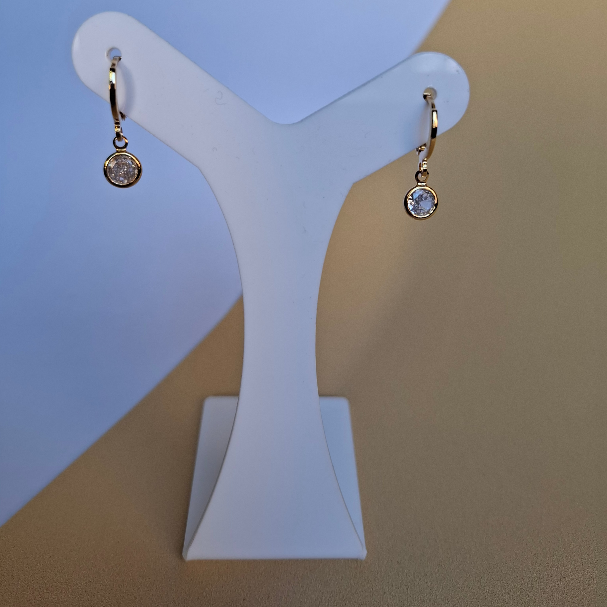 Brinco Argola Click Ponto de Luz Círcular Folheado a Ouro 18K - OURO