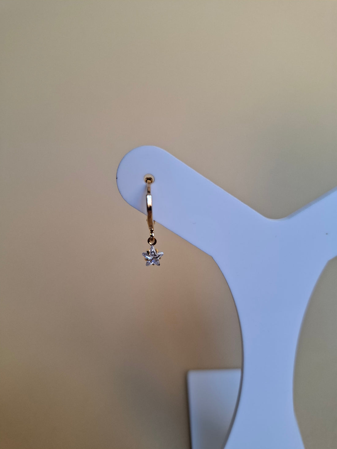 Brinco Argola Click Ponto de Luz Estrela Folheado a Ouro 18K - OURO