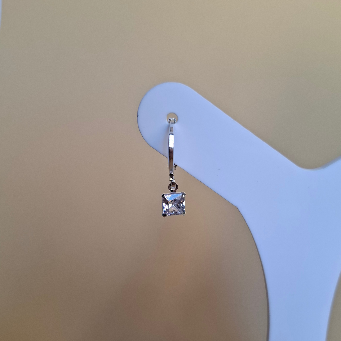 Brinco Argola Click Ponto de Luz Quadrado Folheado a Prata - PRATA