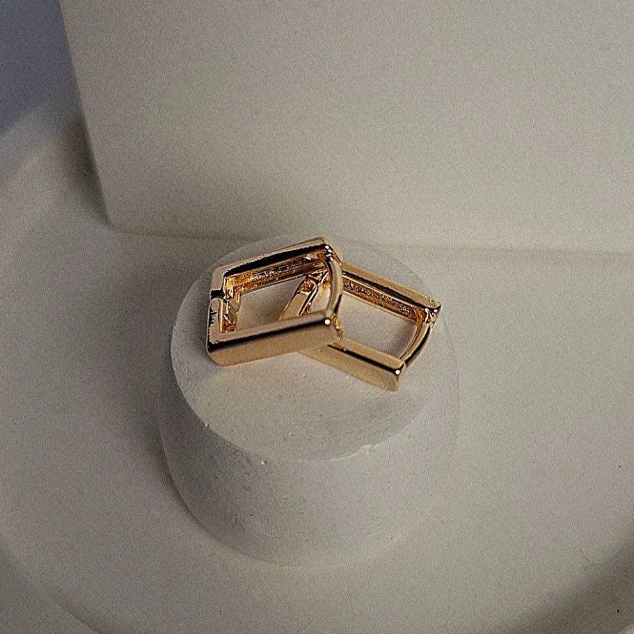 Brinco Argola Click Quadrado 12mm Folheado a Ouro 18K - OURO