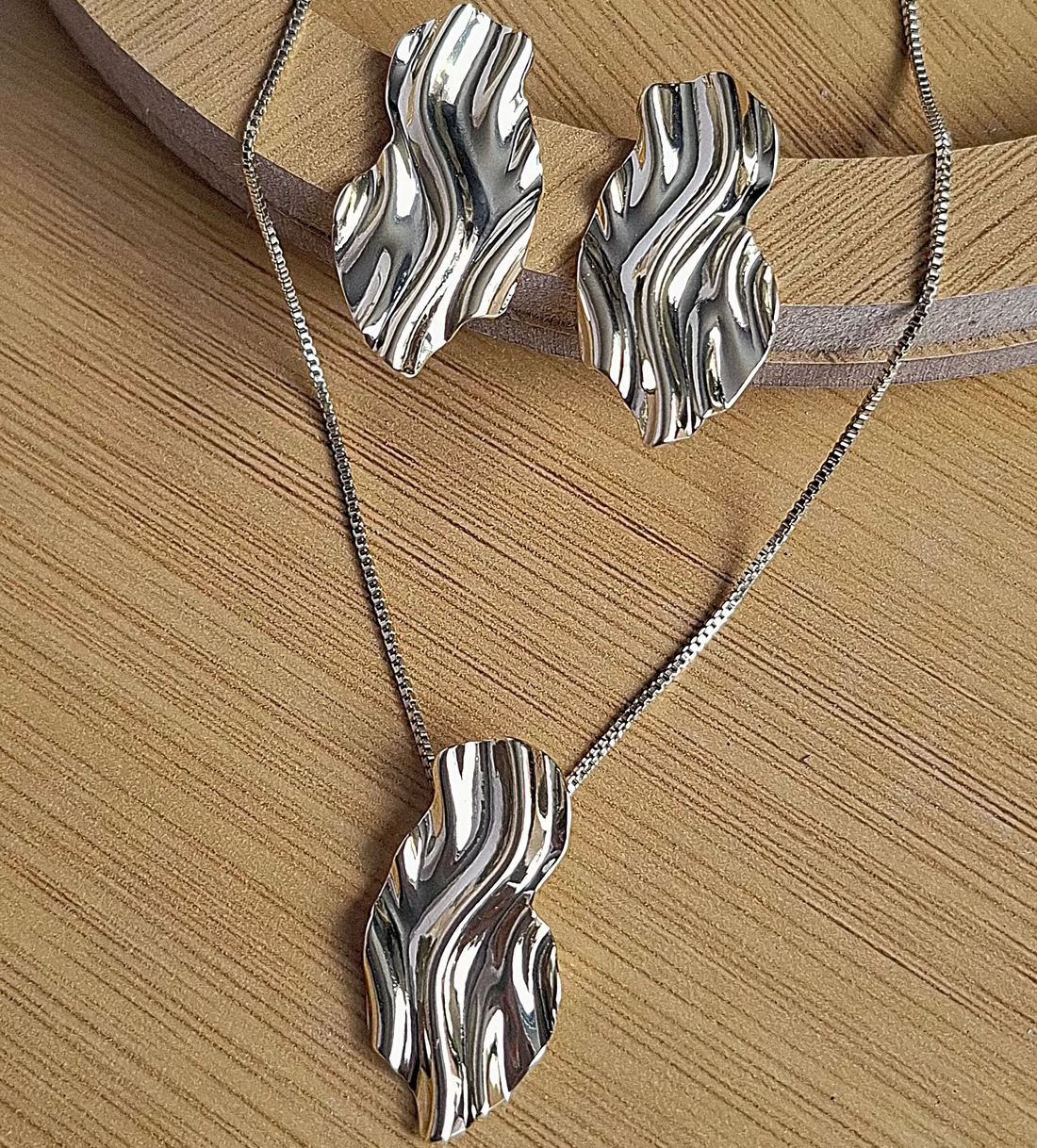 Brinco Drapeado Folheado a Ouro 18K - OURO