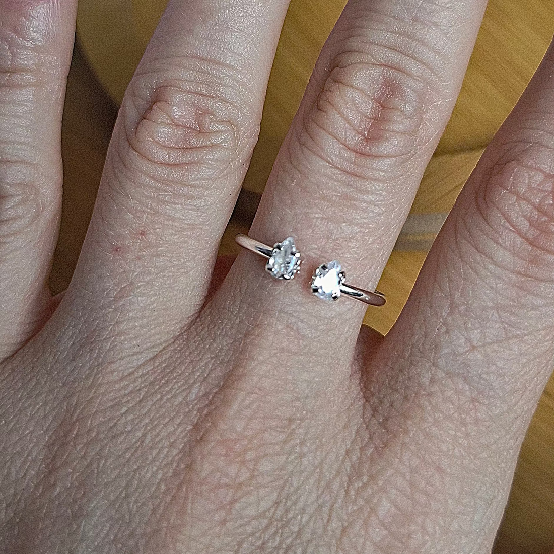 Anel Regulável Zircônias Cristal Gota 5MM Folheado a Prata - PRATA